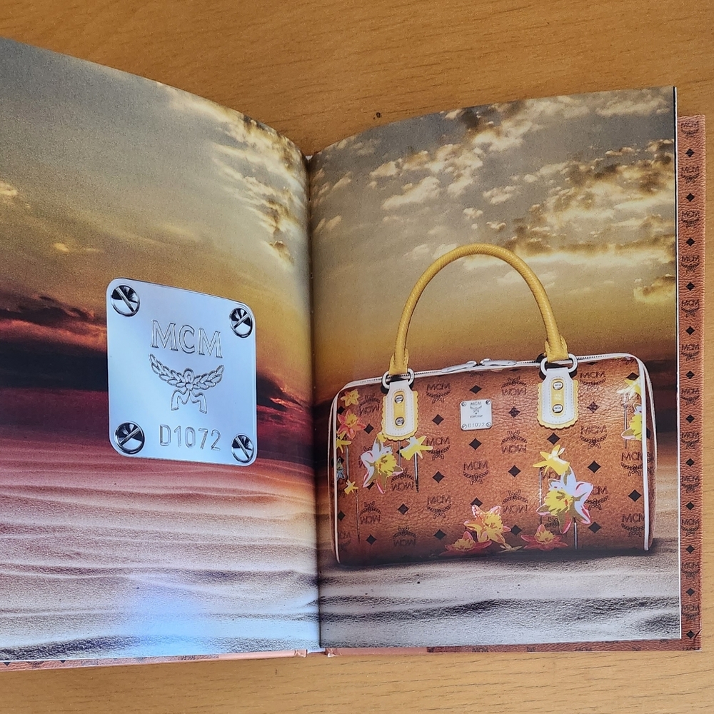 Assouline –  MCM: Cognac Visetos Collection (2010) - Picture 12 of 16